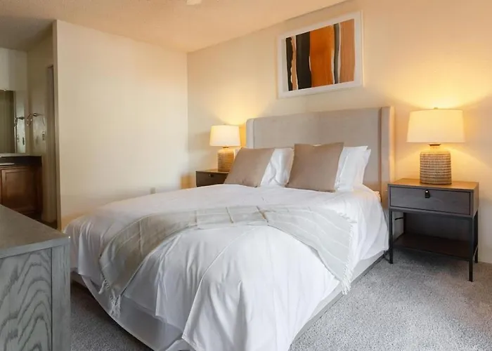 Landing - Modern With Amazing Amenities *